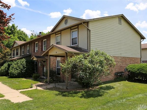27 Park Charles Boulevard, St Peters, MO 63376