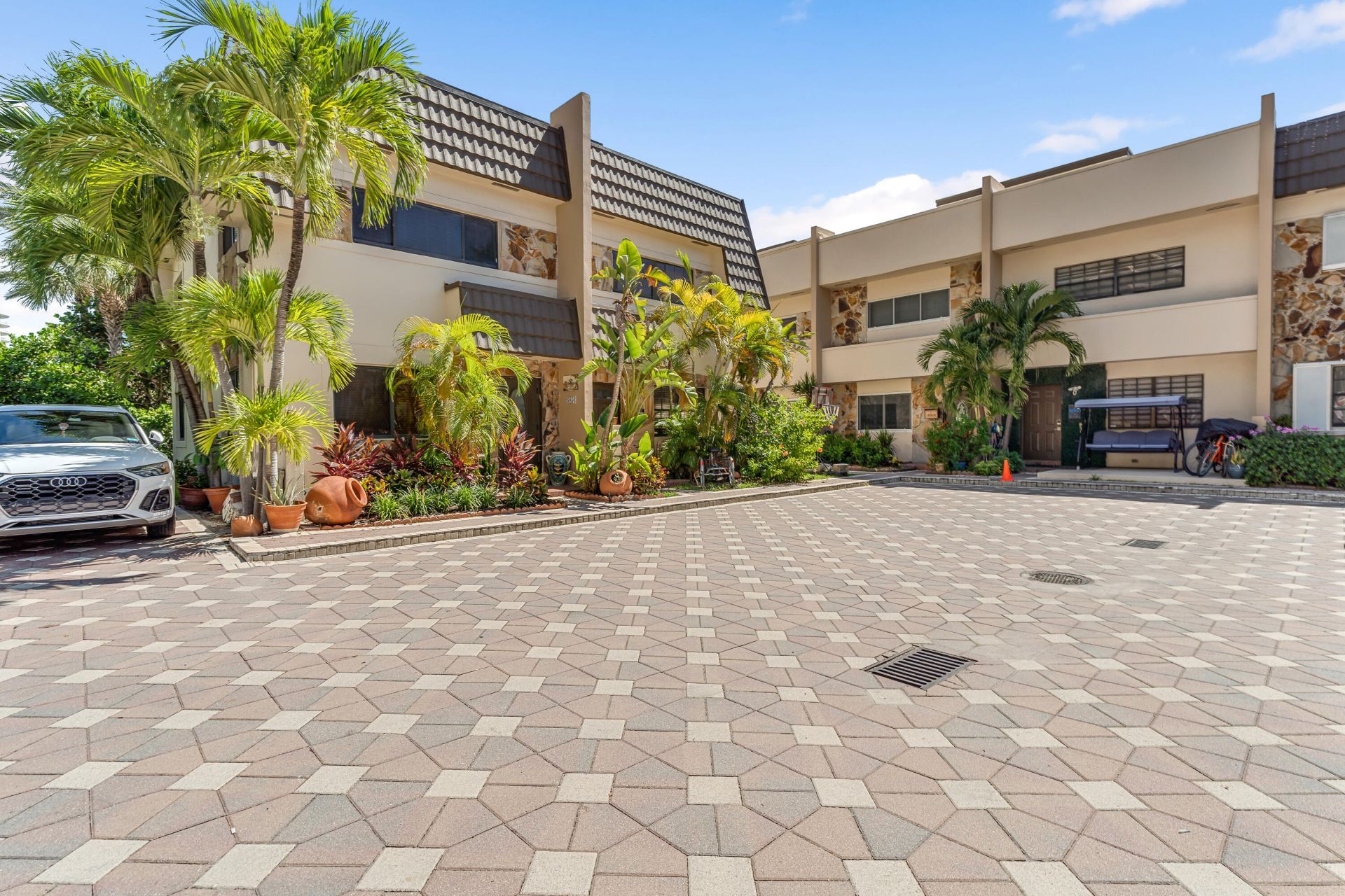 8956 Collins Avenue, Unit 4, Surfside, FL 33154 Photo