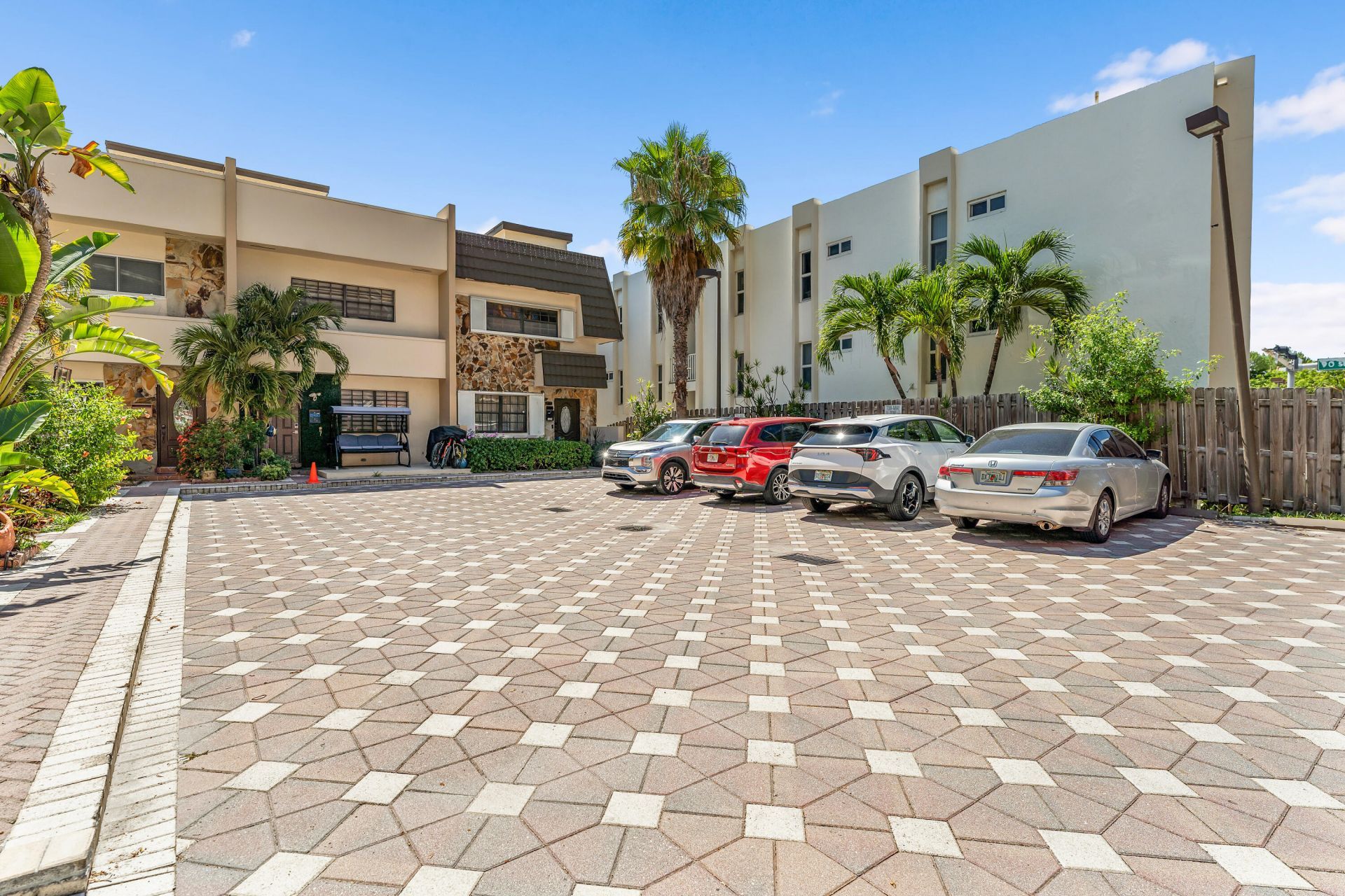 8956 Collins Avenue, Unit 4, Surfside, FL 33154 Photo