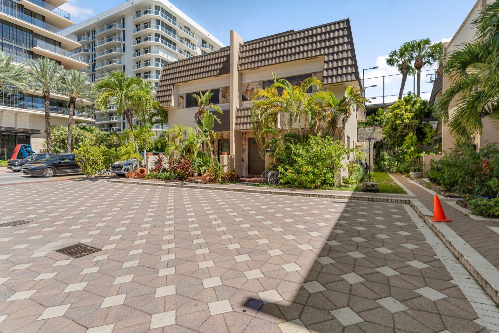 8956 Collins Avenue, Unit 4, Surfside, FL 33154 Photo