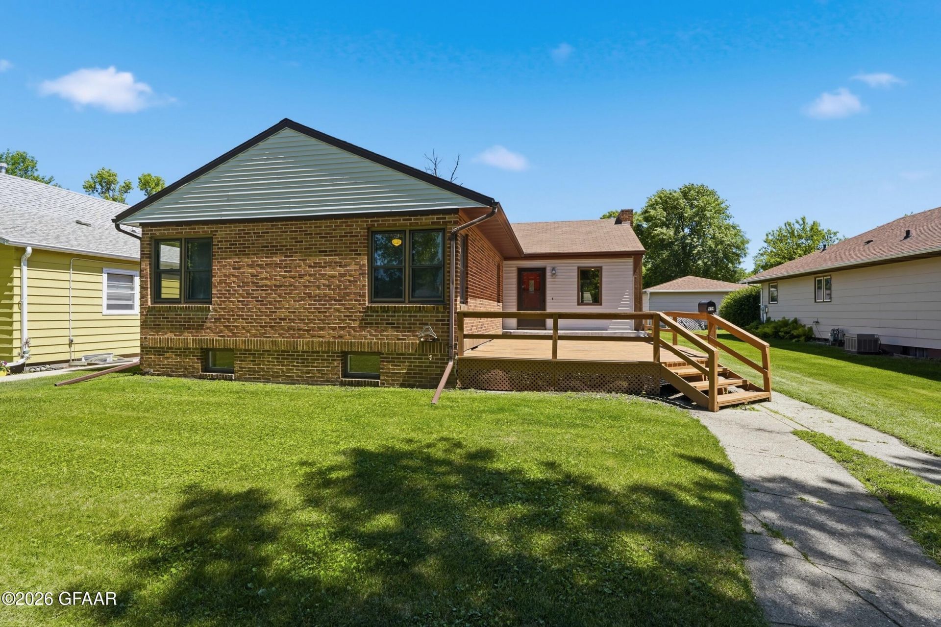 514 1st Avenue Ne, East Grand Forks, MN 56721 Main Photo