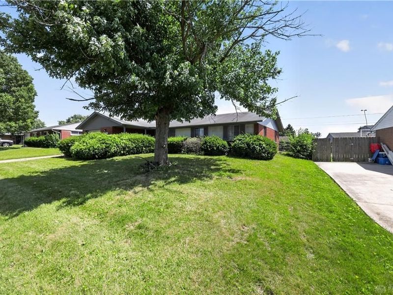 7924 Blackshear Drive, Huber Heights, OH 45424 Photo 2