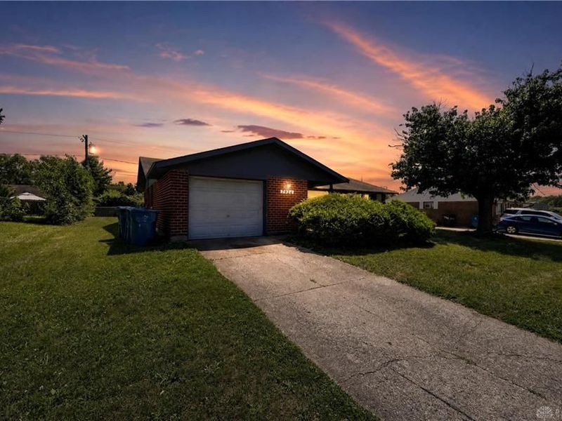 7924 Blackshear Drive, Huber Heights, OH 45424 Photo 3