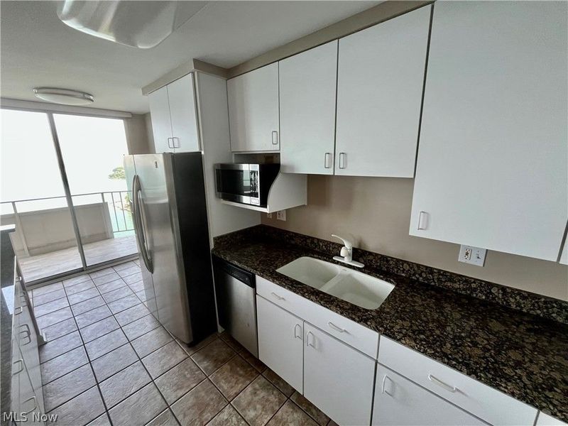12900 Lake Avenue, Unit PH34, Lakewood, OH 44107 Photo 10