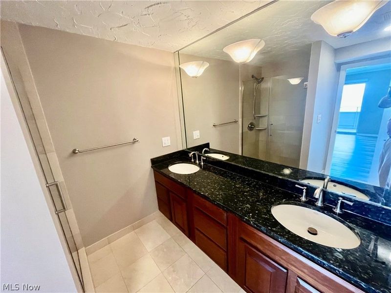 12900 Lake Avenue, Unit PH34, Lakewood, OH 44107 Photo 14