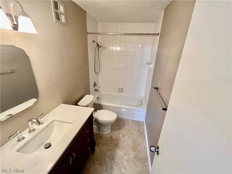 12900 Lake Avenue, Unit PH34, Lakewood, OH 44107 Photo 18
