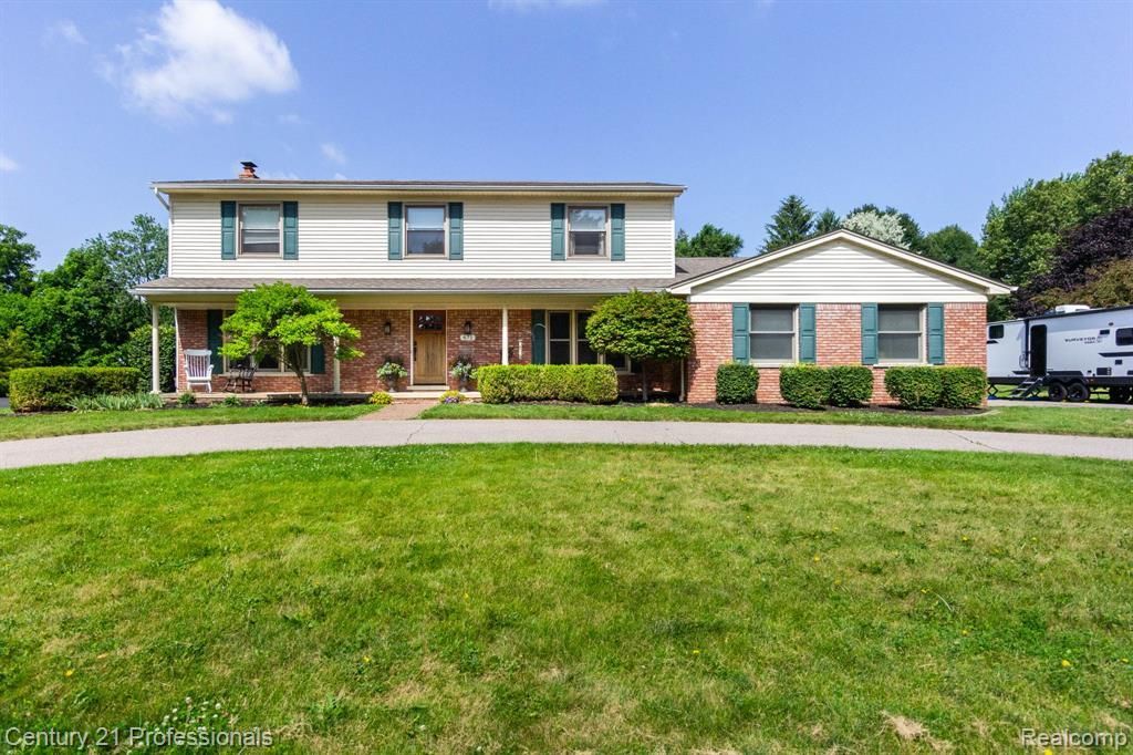 671 Bridgestone Drive, Rochester Hills, MI 48309 Main Photo