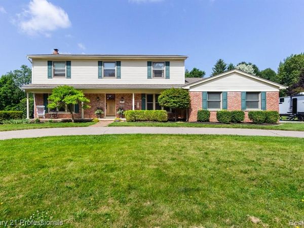671 Bridgestone Drive, Rochester Hills, MI 48309