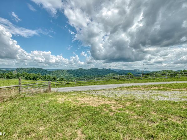 2083 Bundren Mountain Road, Tazewell, TN 37879