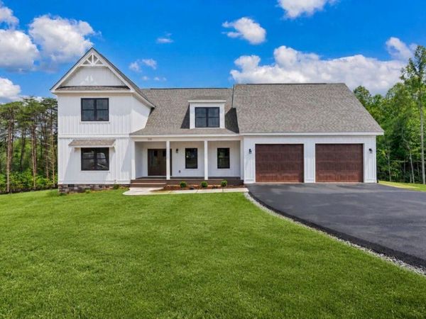 320 Windsor Castle DR, Moneta, VA 24121