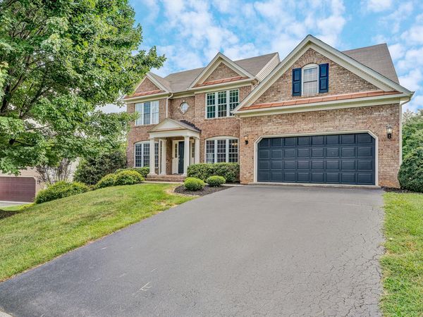 6316 Sandhurst DR, Roanoke, VA 24018