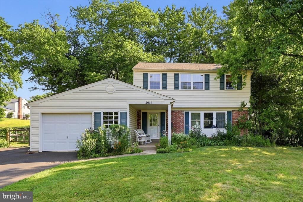 2017 BLACKHORSE DRIVE, WARRINGTON, PA 18976