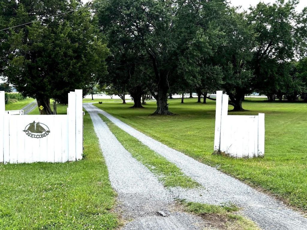 300 WOODS POINT ROAD, CHESTER, MD 21619