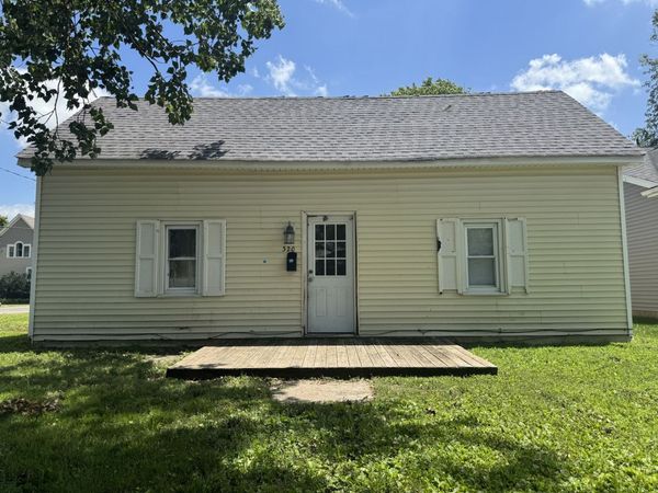 320 N Walnut Street , Arthur, IL 61911