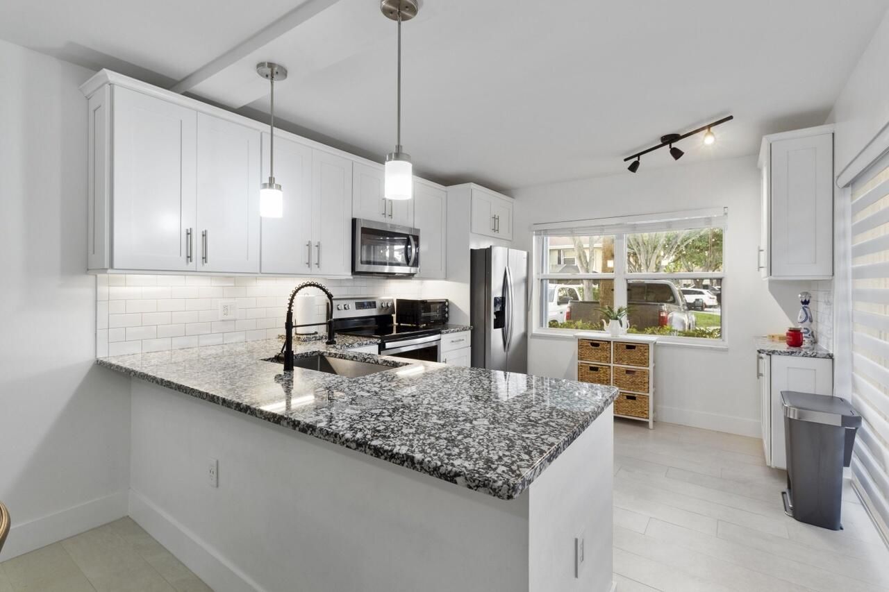 18 Amherst Court, Unit D, Royal Palm Beach, FL 33411 Photo