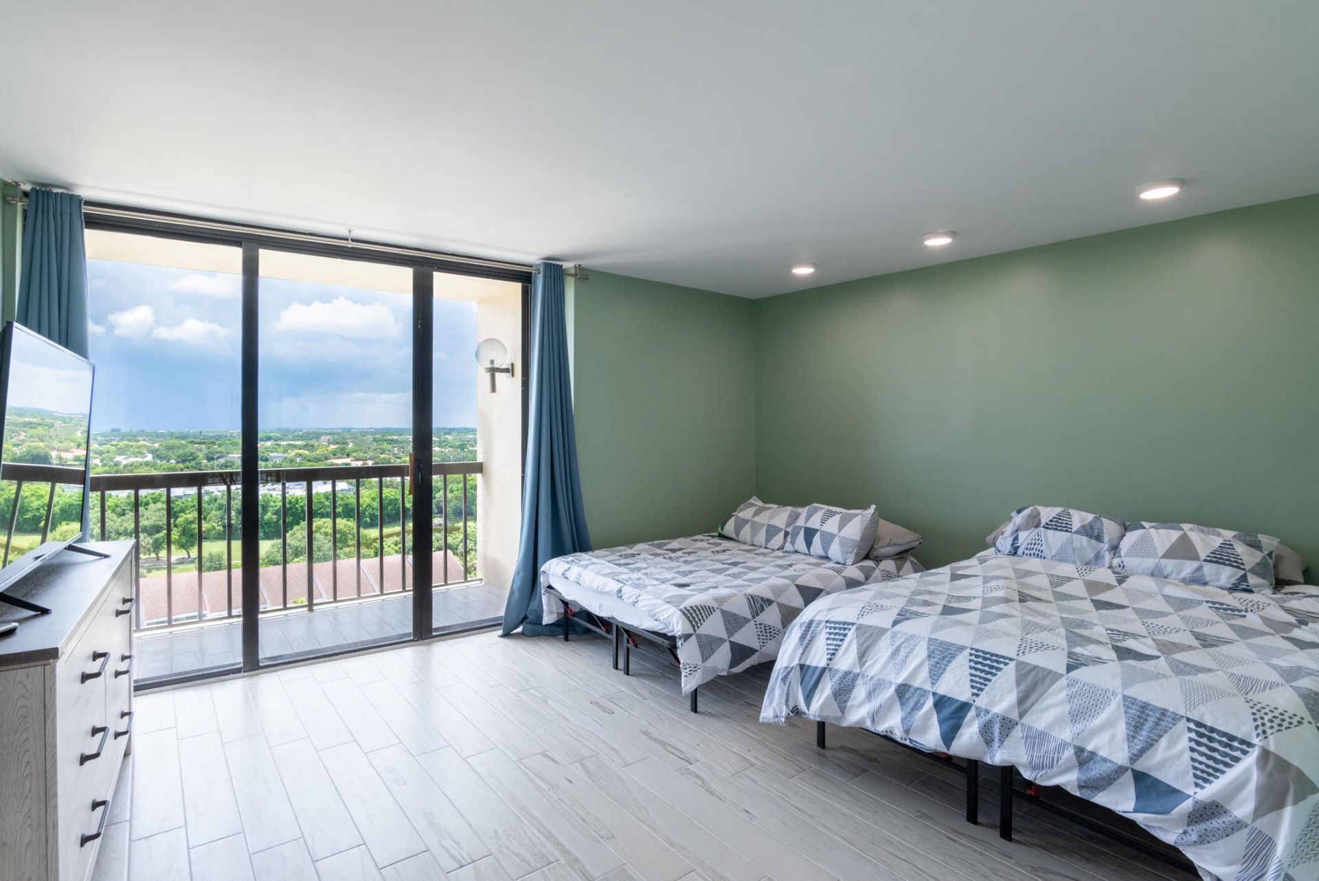 2450 Presidential Way, Unit 1405, West Palm Beach, FL 33401 Photo