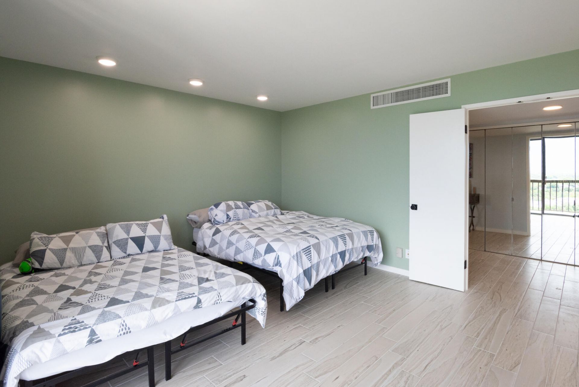 2450 Presidential Way, Unit 1405, West Palm Beach, FL 33401 Photo