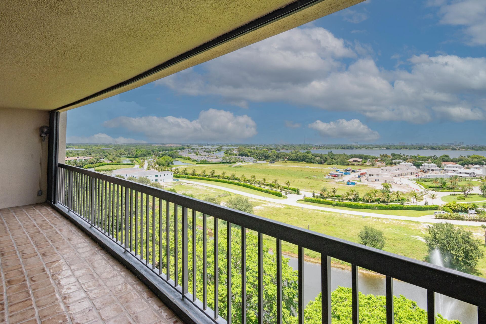 2450 Presidential Way, Unit 1405, West Palm Beach, FL 33401 Photo