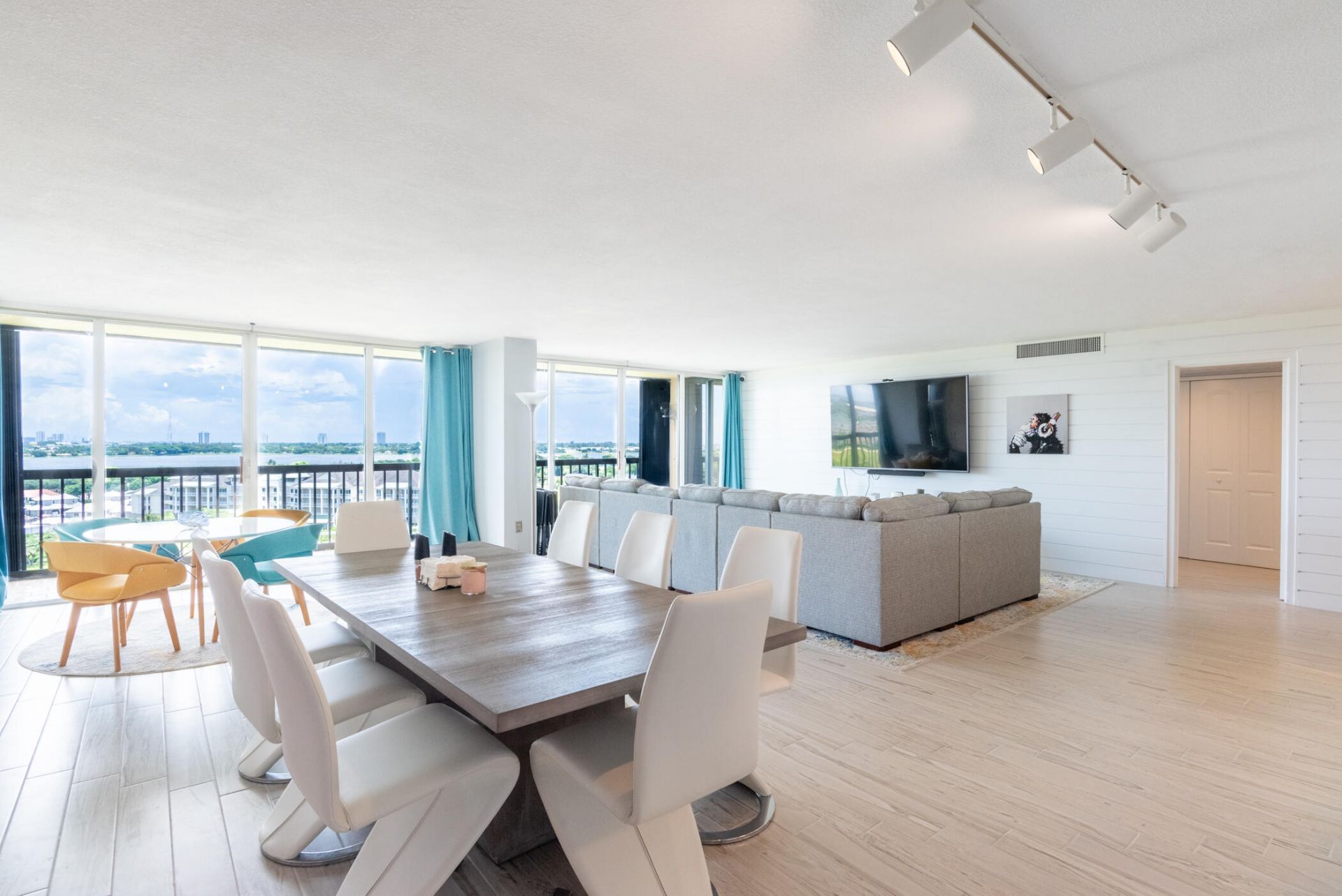 2450 Presidential Way, Unit 1405, West Palm Beach, FL 33401 Photo