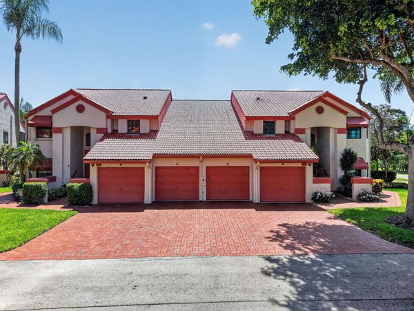 7677 Lexington Club Boulevard, Unit B, Delray Beach, FL 33446