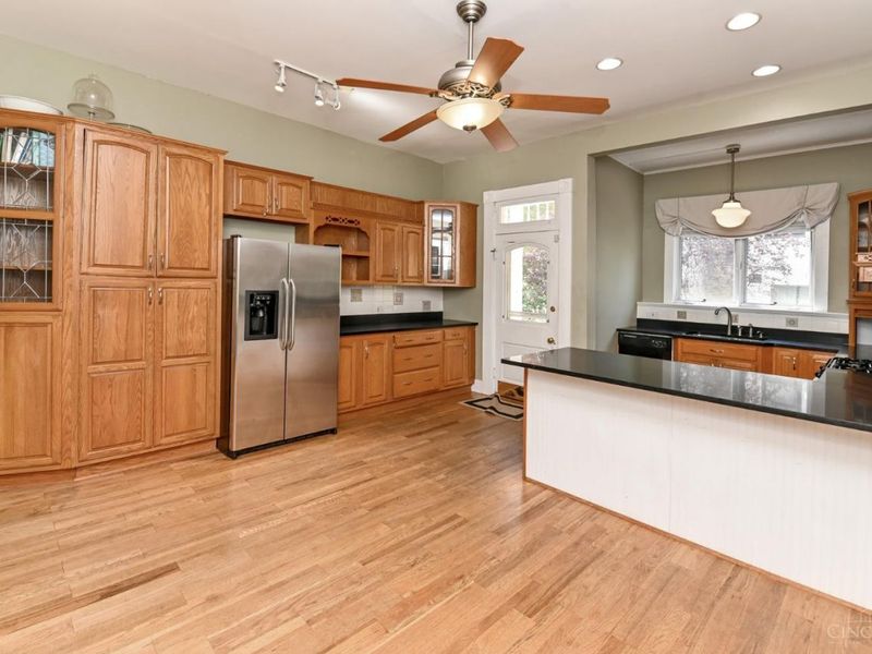 1234 Herschel Avenue, Cincinnati, OH 45208 Photo 12