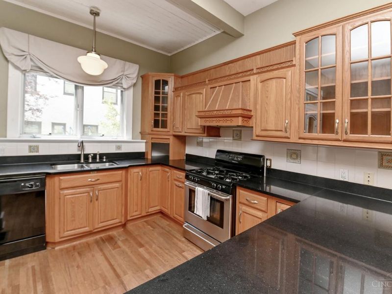 1234 Herschel Avenue, Cincinnati, OH 45208 Photo 13