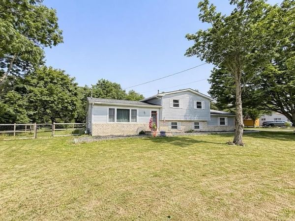 831 N Crestline St, Crestline, OH 44827