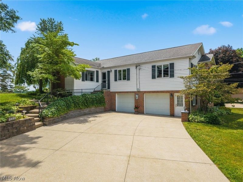 5433 East Boulevard NW, Canton, OH 44718 Photo 2