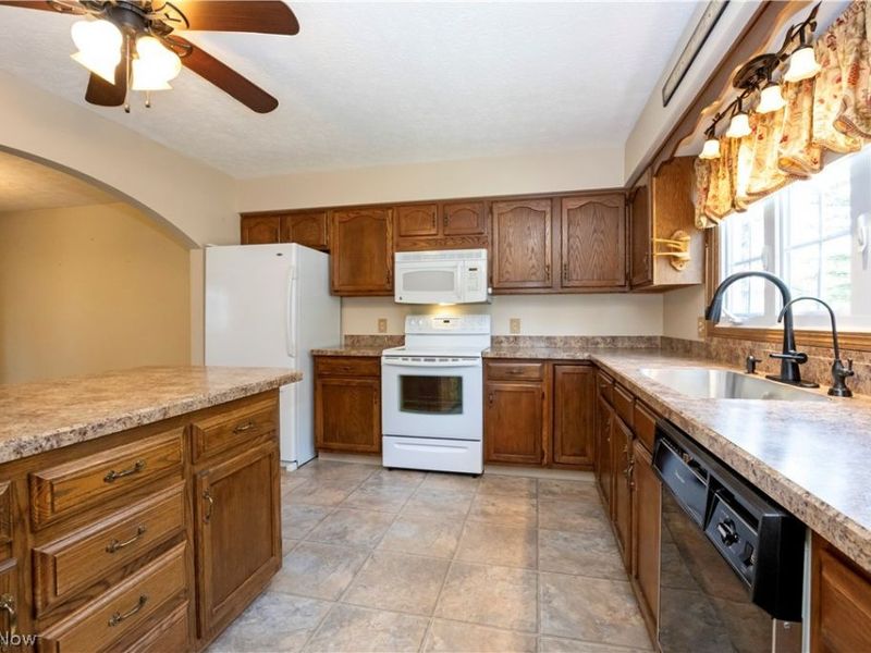 11936 Patroon Circle NW, Canal Fulton, OH 44614 Photo 5