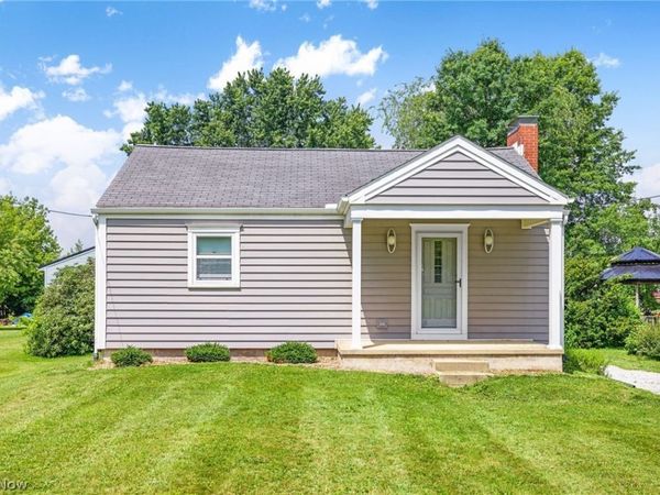 4089 Addison Avenue NE, Louisville, OH 44641