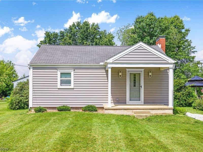 4089 Addison Avenue NE, Louisville, OH 44641 Photo 1