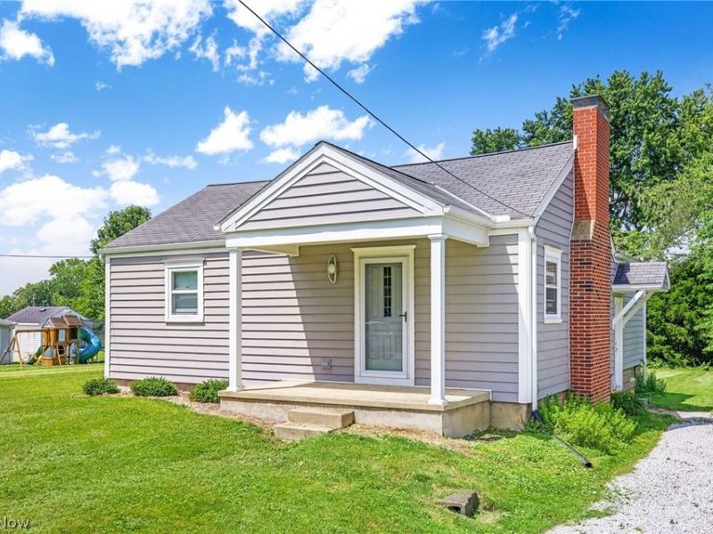 4089 Addison Avenue NE, Louisville, OH 44641 Photo 2