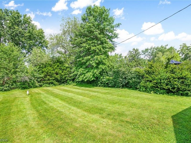 4089 Addison Avenue NE, Louisville, OH 44641 Photo 3
