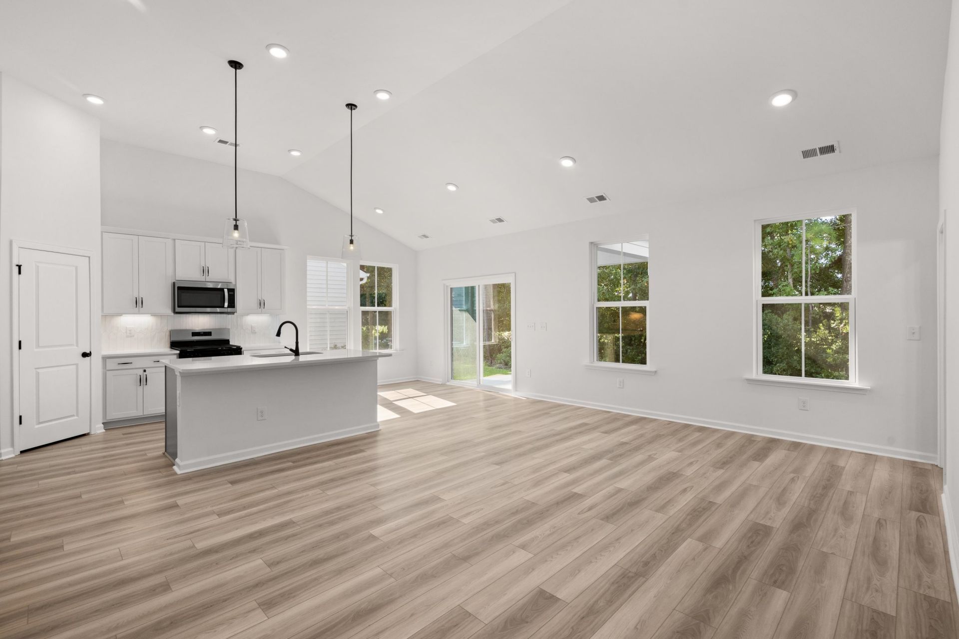809 Sun Colony Blvd. Photo 13
