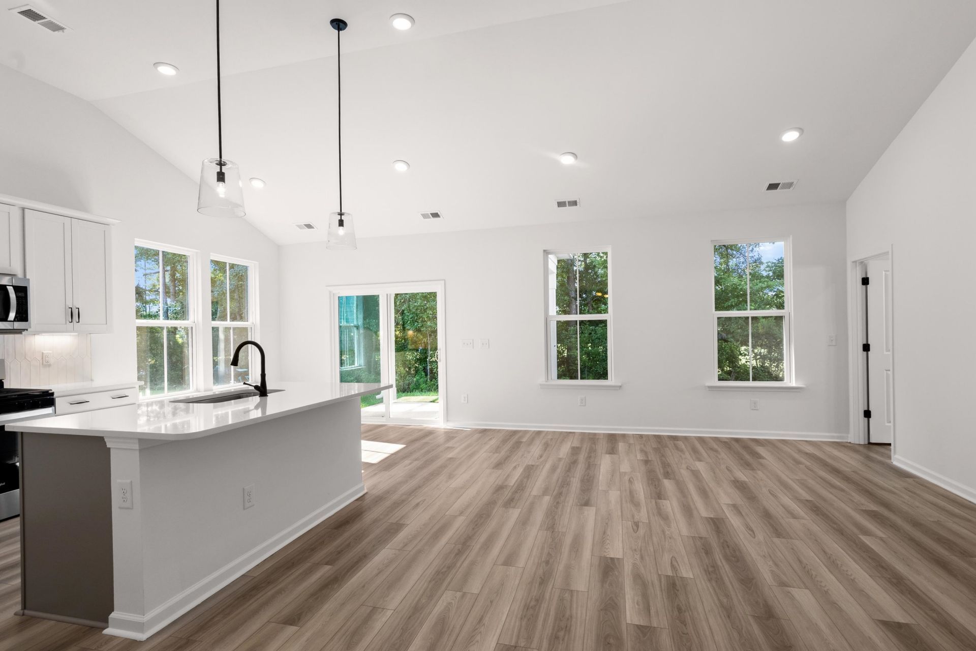 809 Sun Colony Blvd. Photo 8