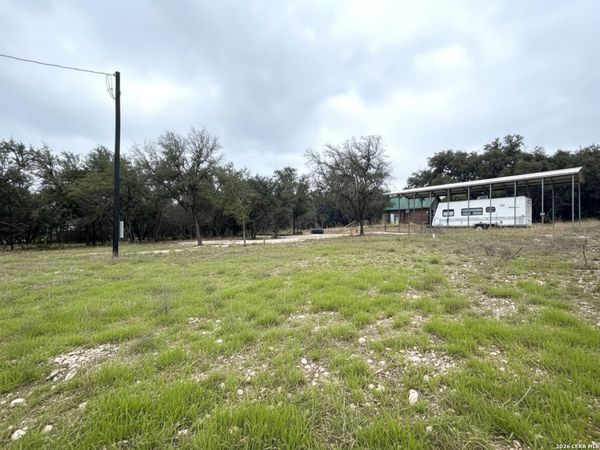 557 SQUIRREL BND, Uvalde, TX 78801