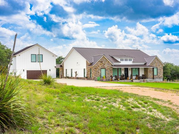 147 Gray Wolf, Blanco, TX 78606