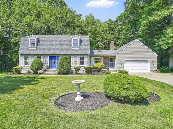 88 Jennie Cir, Agawam, MA 01001