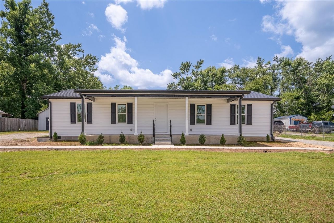 654 W Main St , Hohenwald, TN 38462 Main Photo