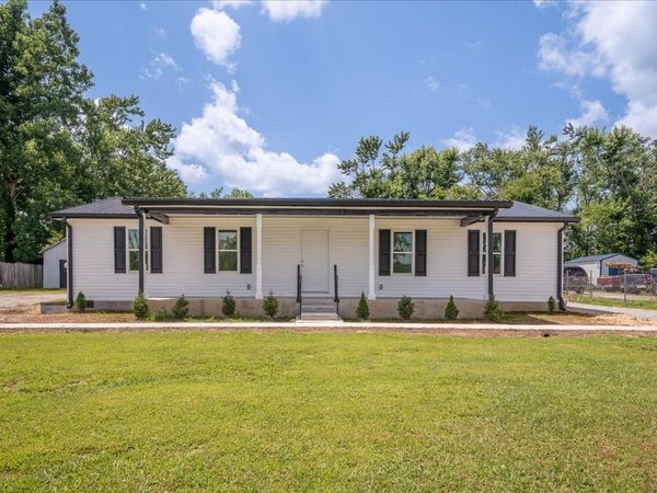 654 W Main St , Hohenwald, TN 38462