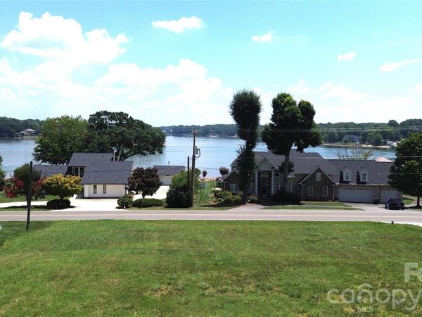 182 Wilson Lake Road , Mooresville, NC 28117