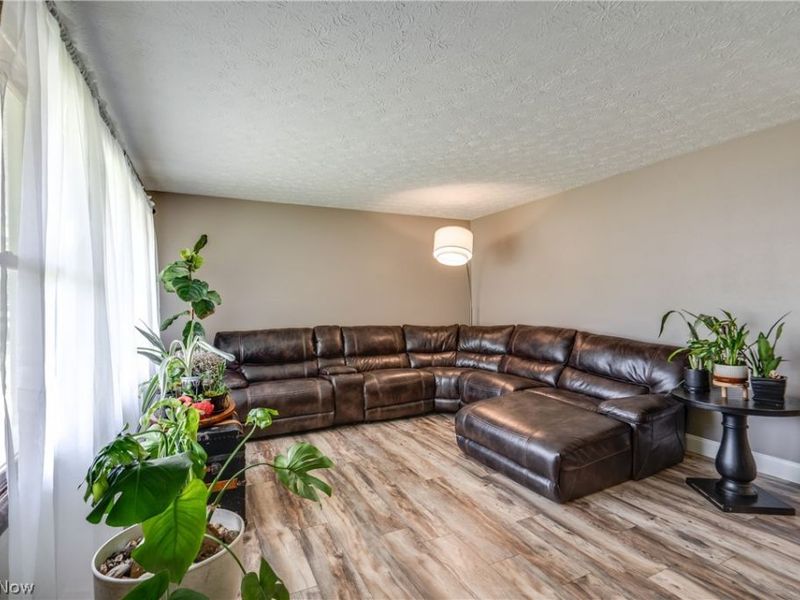 13452 Sunflower Avenue NW, Mogadore, OH 44260 Photo 5