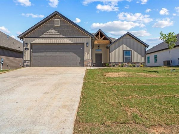 1050 Sunshine Court , Centerton, AR 72719