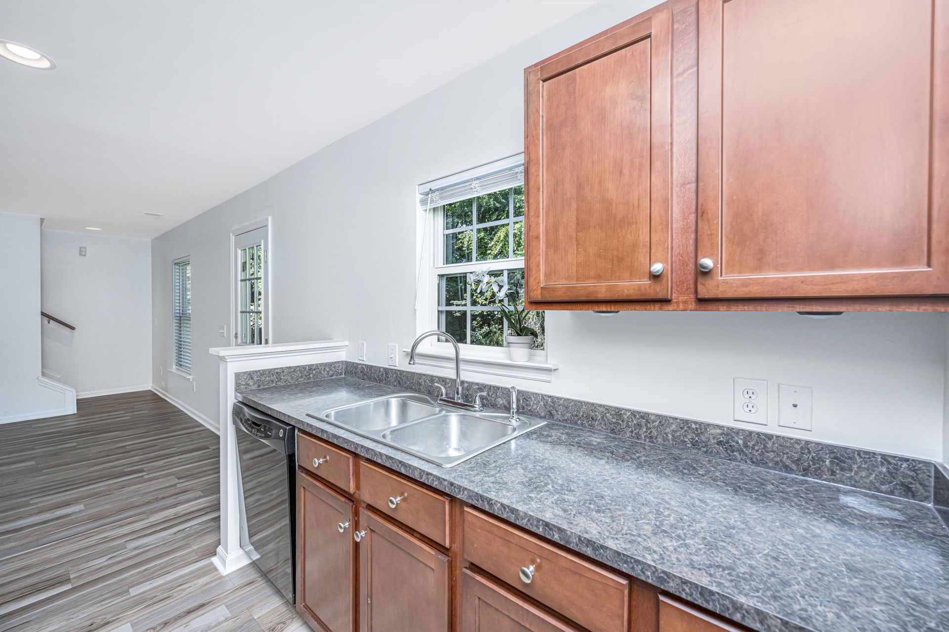 142 Avalon Road Photo 12