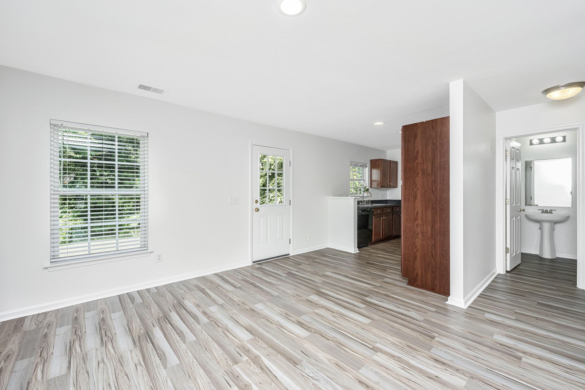 142 Avalon Road Photo 7
