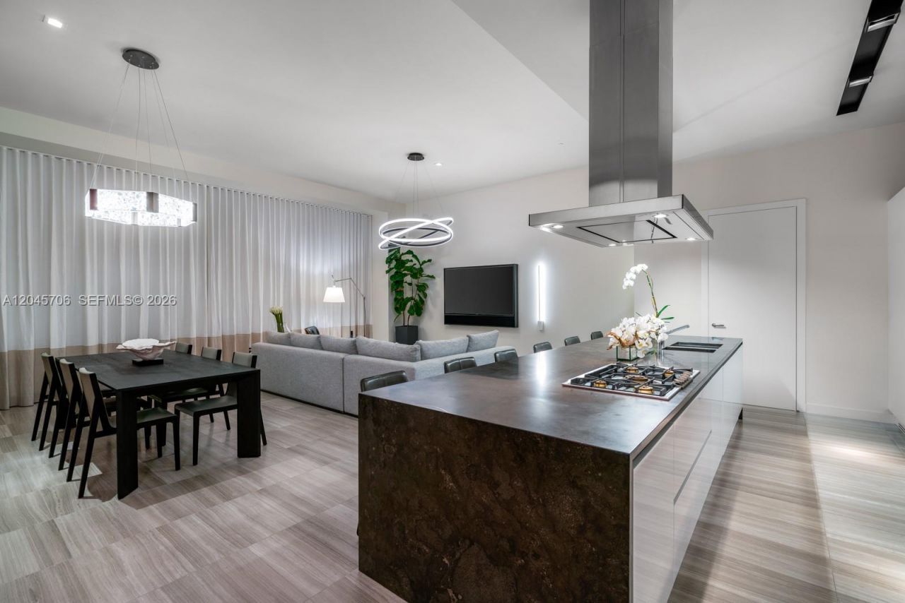4701 N Meridian Ave , Unit 209, Miami Beach, FL 33140 Photo