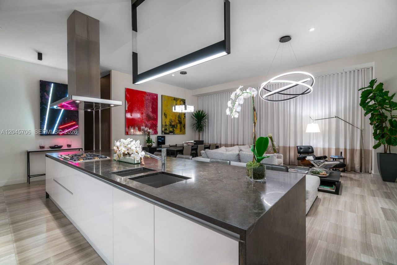 4701 N Meridian Ave , Unit 209, Miami Beach, FL 33140 Photo