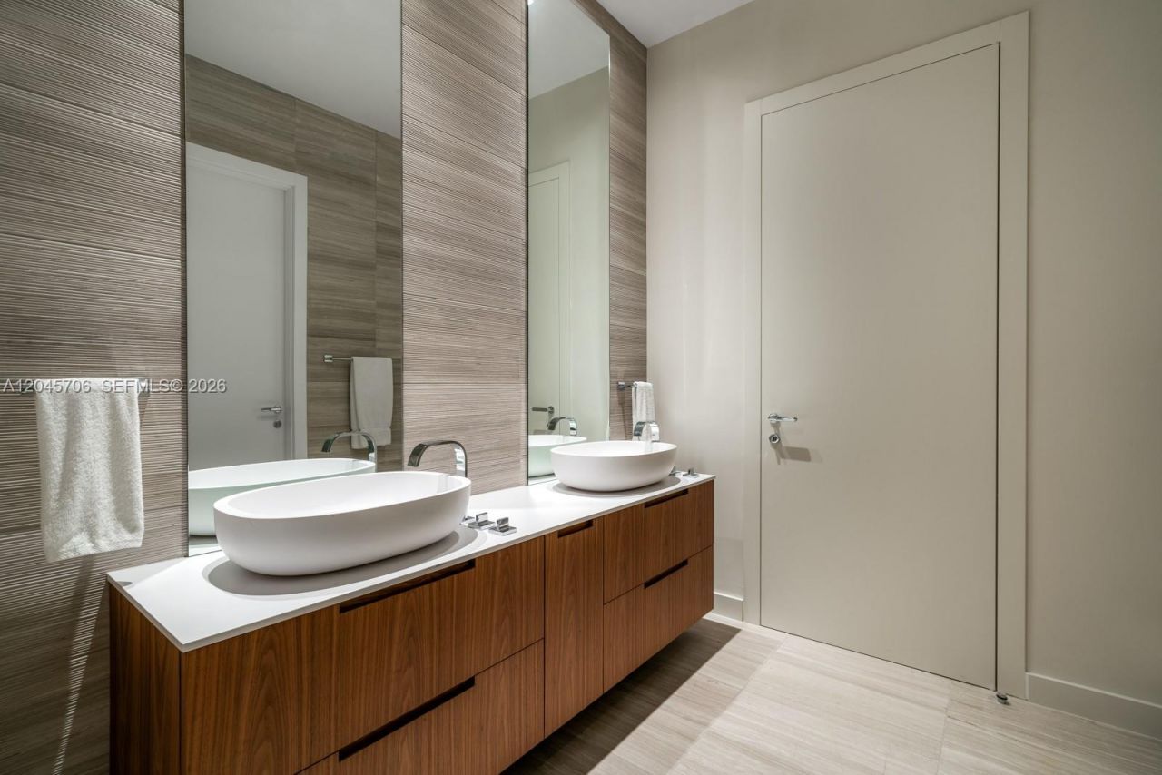 4701 N Meridian Ave , Unit 209, Miami Beach, FL 33140 Photo