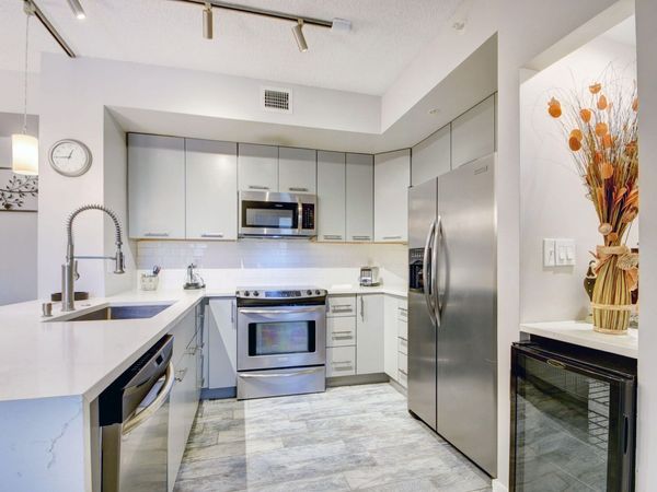 720 S Sapodilla Avenue, Unit 208, West Palm Beach, FL 33401