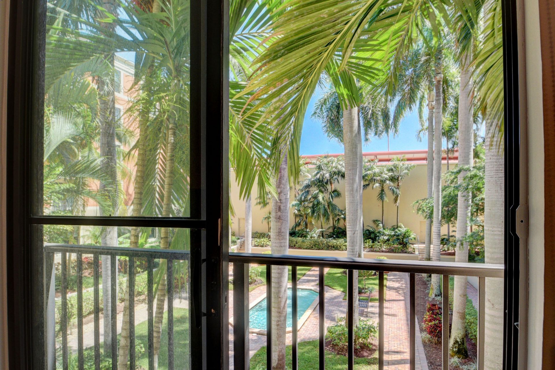 720 S Sapodilla Avenue, Unit 208, West Palm Beach, FL 33401 Photo